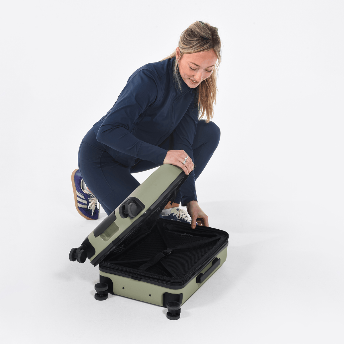 Meridian | 22" Carry-On - Chromatic Black