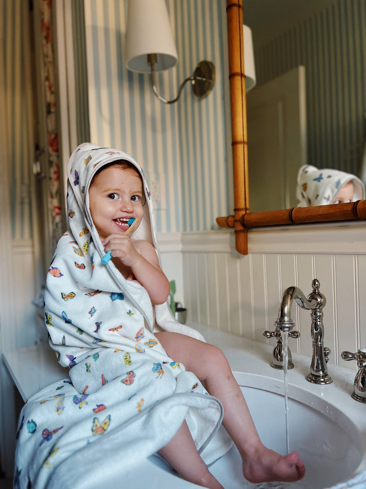 Madame Butterfly Hooded Bath Towel - Blissfully Lavender BoutiqueTimo & Violet