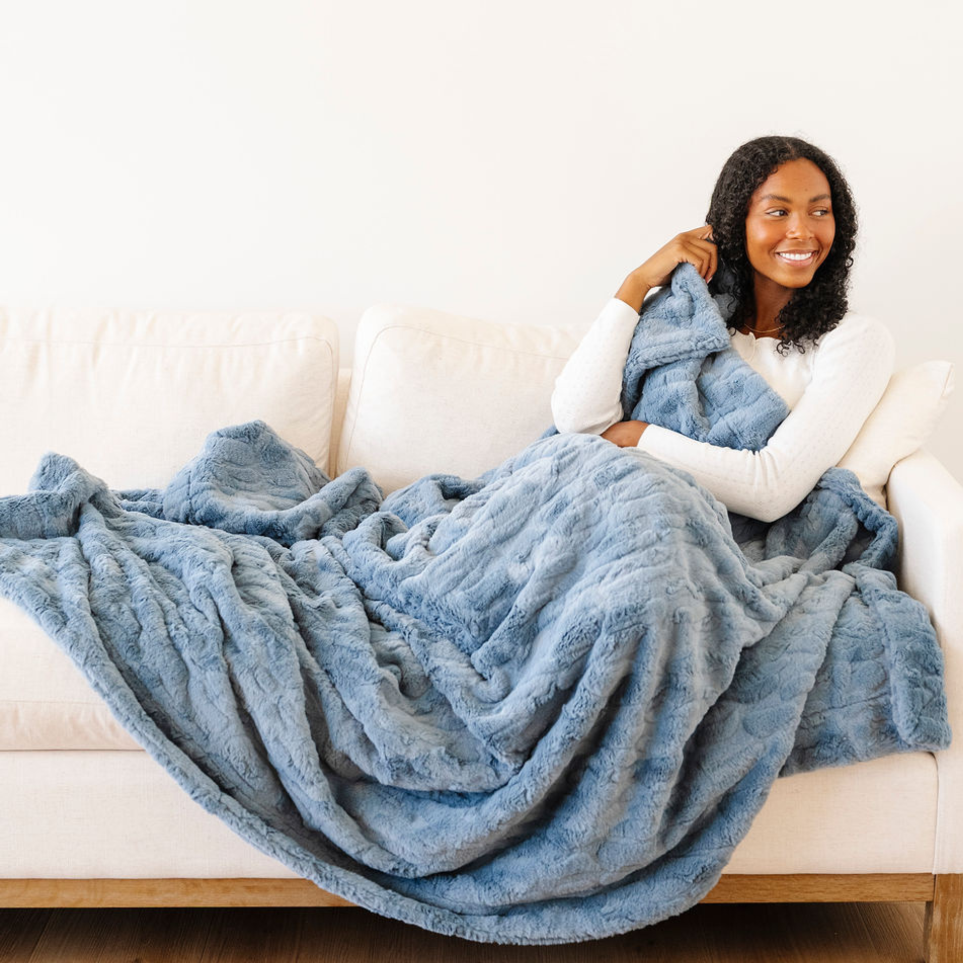 PATTERNED FAUX FUR THROW BLANKETS