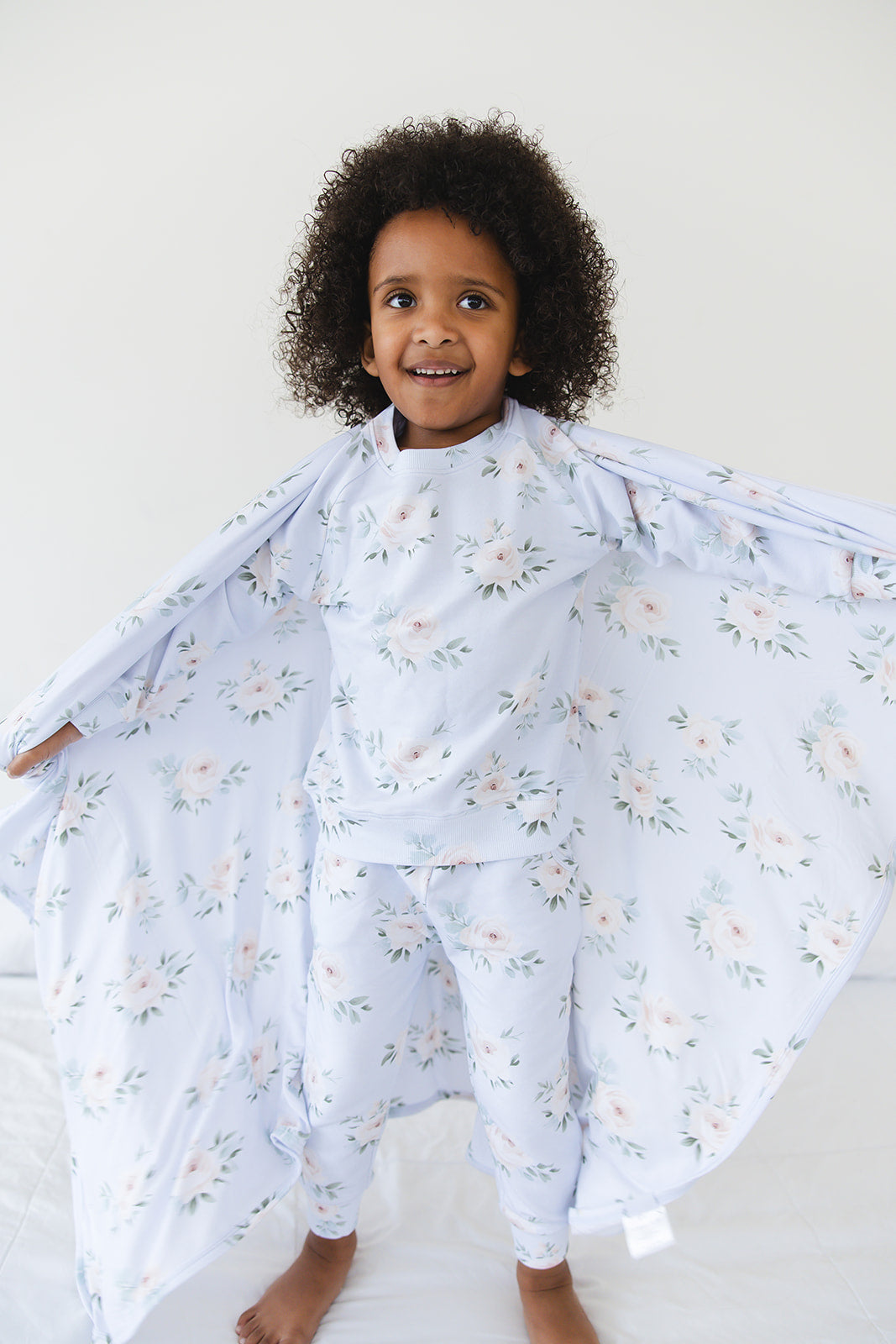 Cosette - Lightweight Blanket