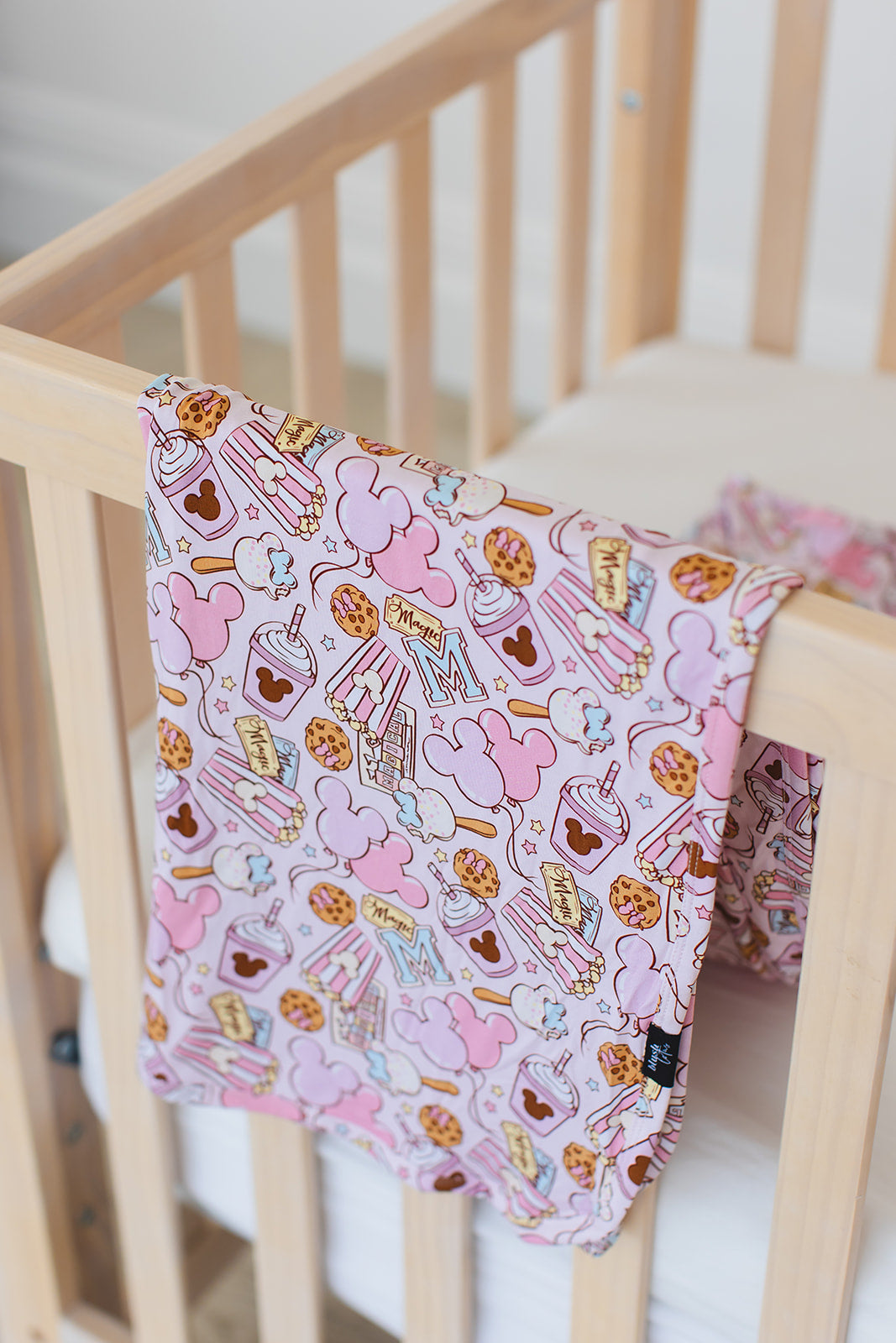 Pink Snacks - Lightweight Blanket