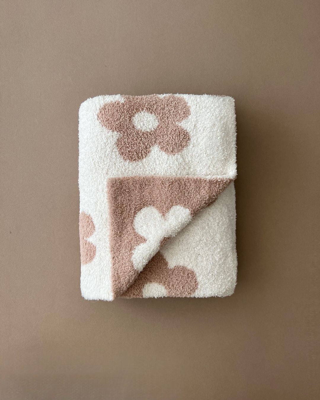 Latte Daisy Fuzzy Blanket
