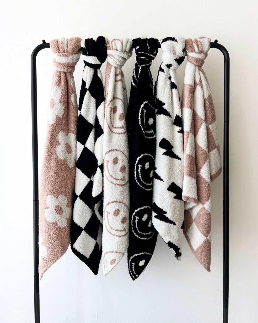 Latte Daisy Fuzzy Blanket