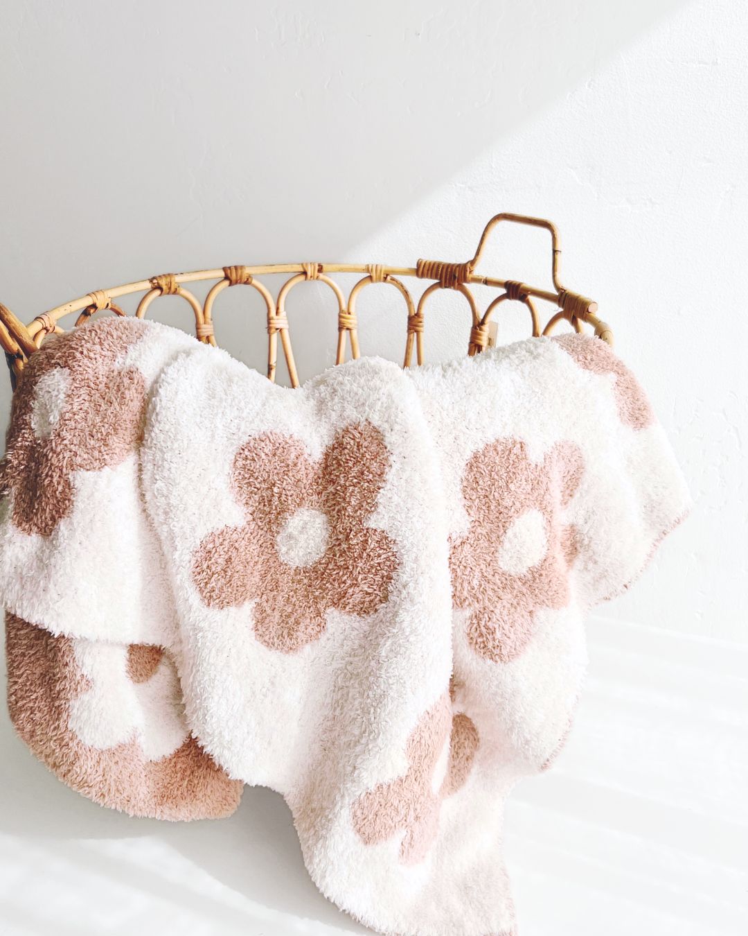 Latte Daisy Fuzzy Blanket