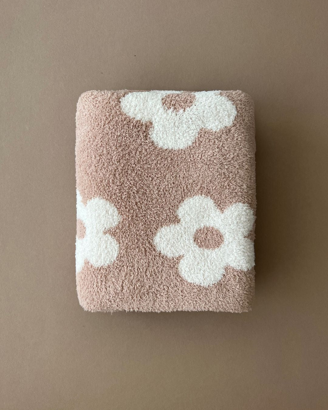 Latte Daisy Fuzzy Blanket