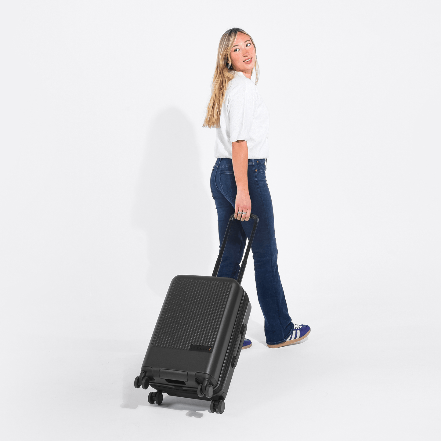 Meridian | 22" Carry-On - Chromatic Black