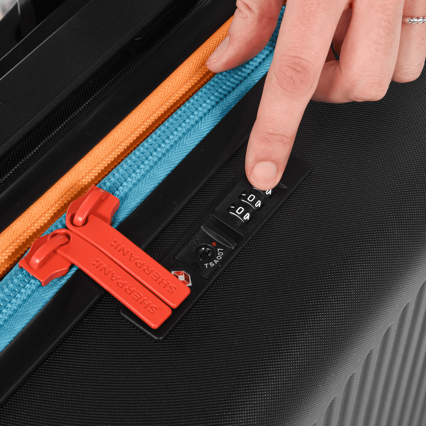 Meridian | 22" Carry-On - Chromatic Black