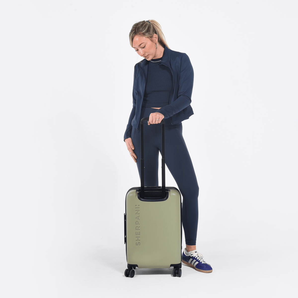 Meridian | 22" Carry-On - Chromatic Black