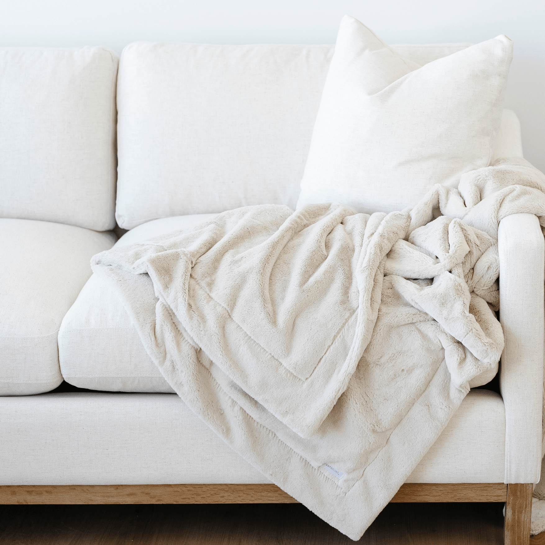 Lush Throw Blanket - Blissfully Lavender BoutiqueSaranoni