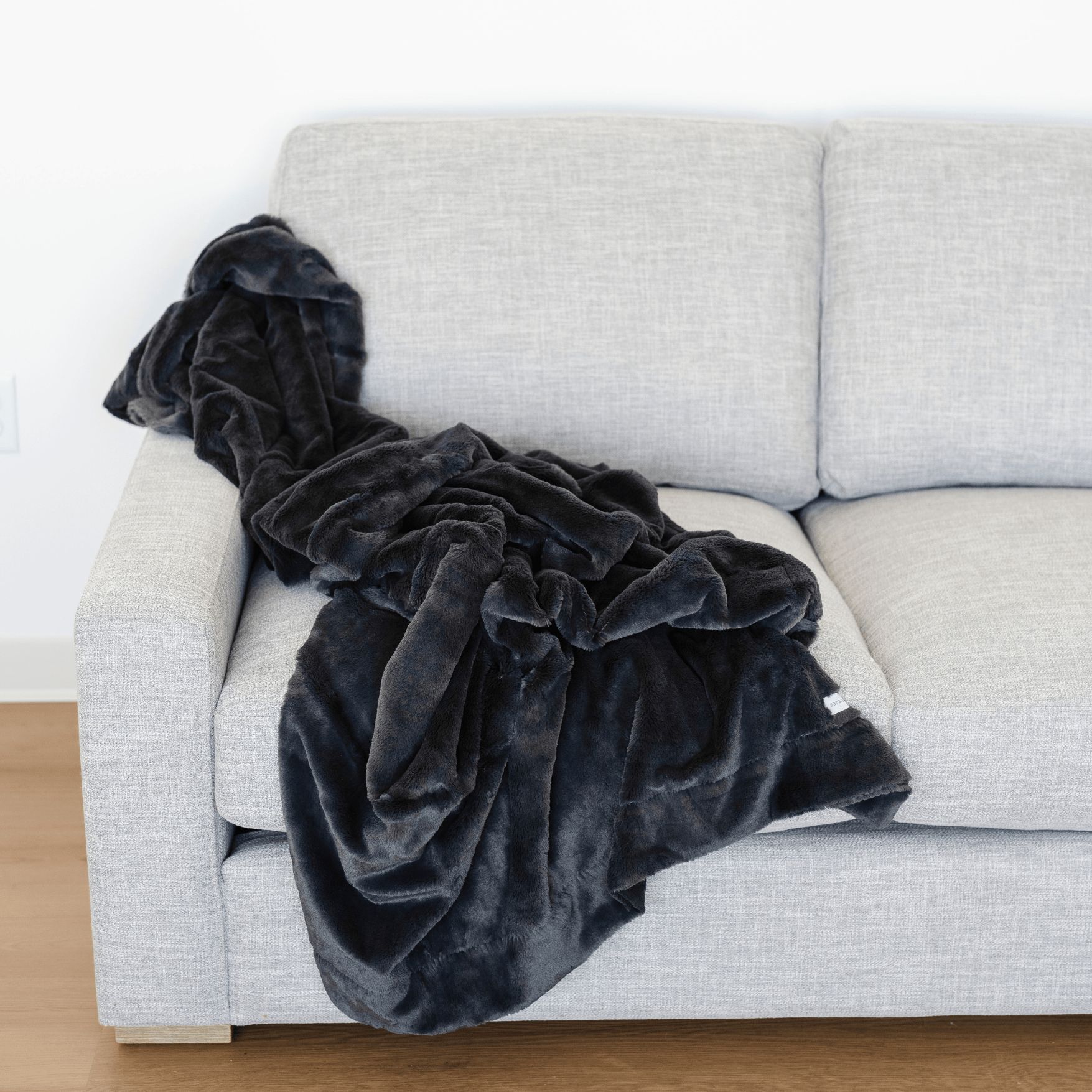 Lush Throw Blanket - Blissfully Lavender BoutiqueSaranoni