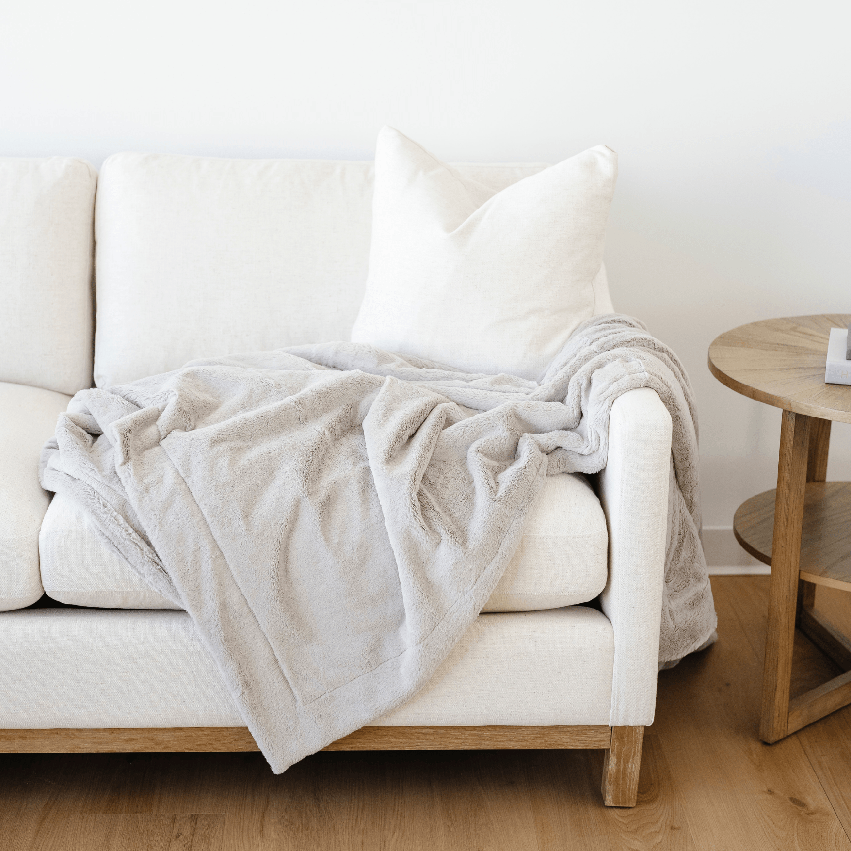 Lush Throw Blanket - Blissfully Lavender BoutiqueSaranoni