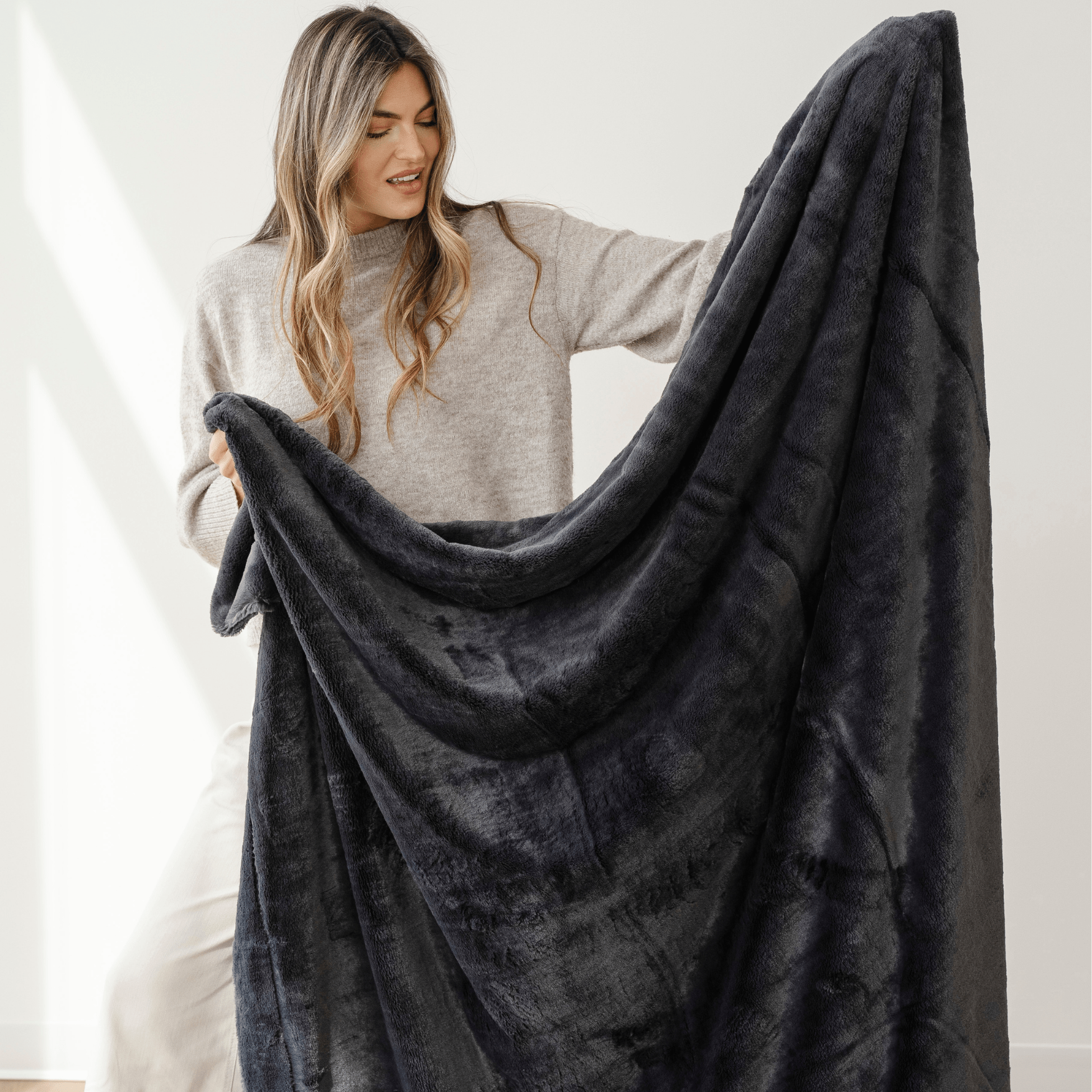 Lush Throw Blanket - Blissfully Lavender BoutiqueSaranoni