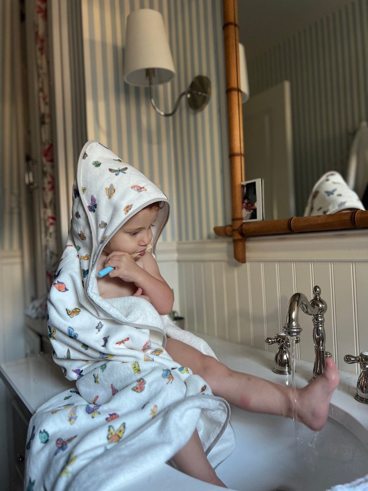Madame Butterfly Hooded Bath Towel - Blissfully Lavender BoutiqueTimo & Violet
