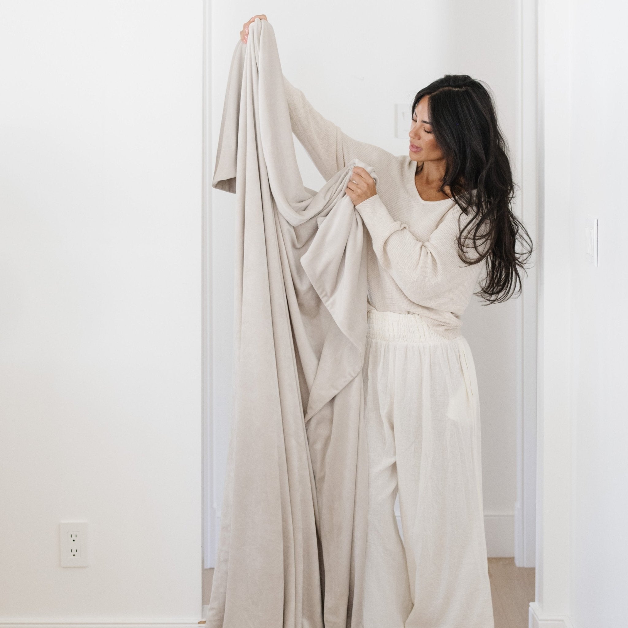 Minky Stretch XL Throw Blanket - Blissfully Lavender BoutiqueSaranoni