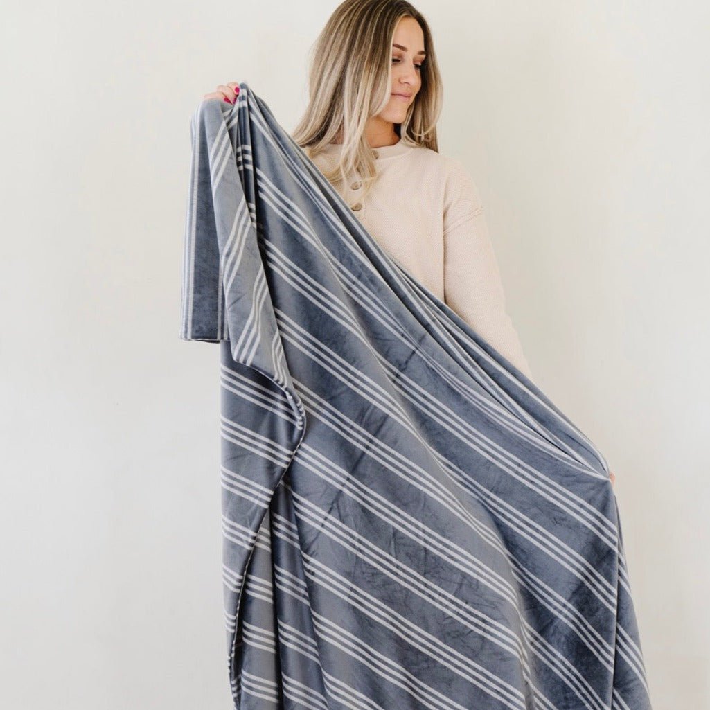 Minky Stretch XL Throw Blanket - Blissfully Lavender BoutiqueSaranoni
