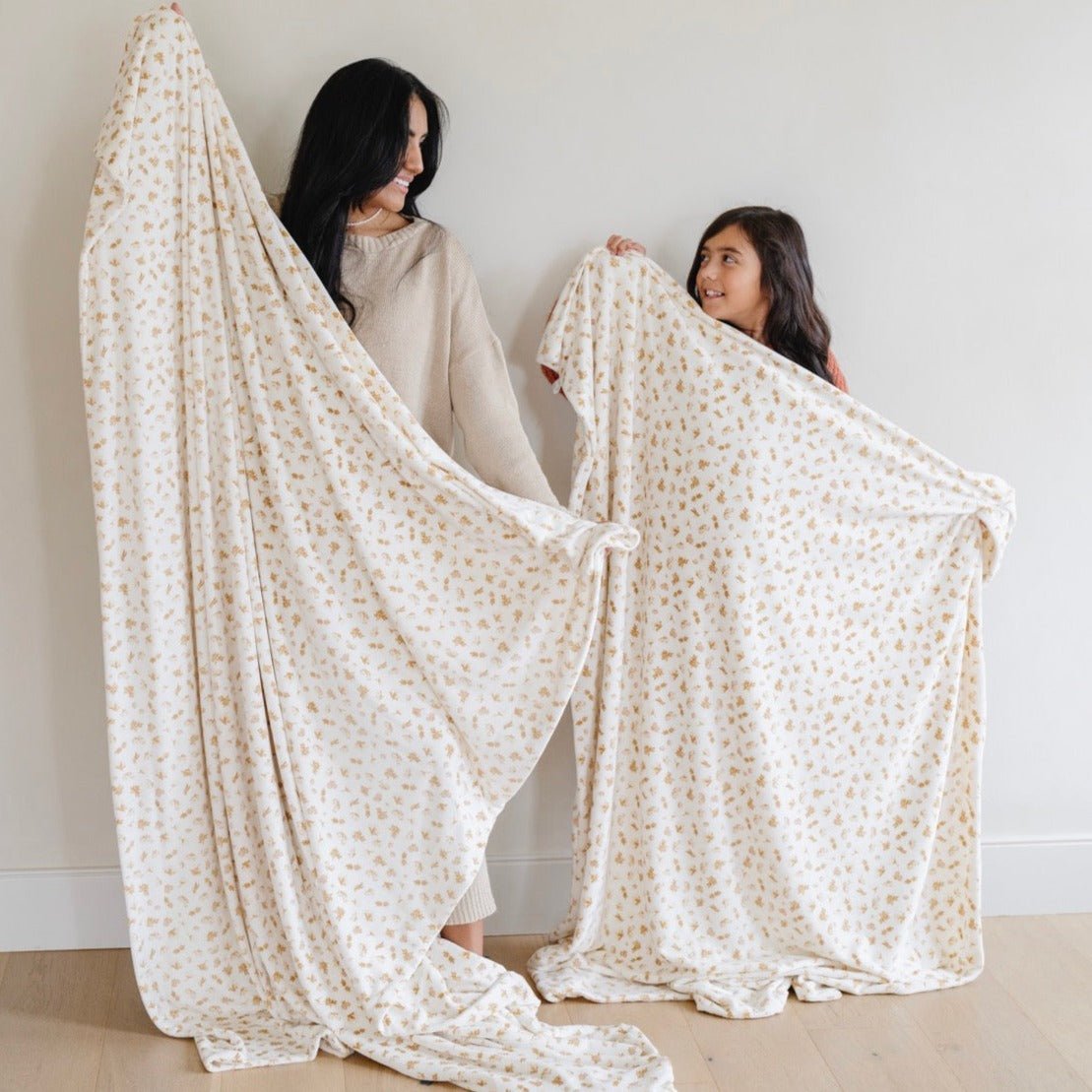 Minky Stretch XL Throw Blanket - Blissfully Lavender BoutiqueSaranoni