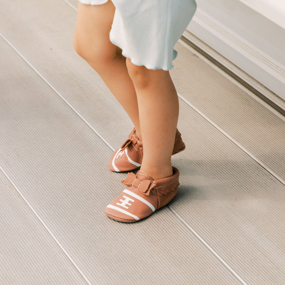 Touchdown II Bow Leather Baby Shoe - Blissfully Lavender BoutiqueFreshly Picked